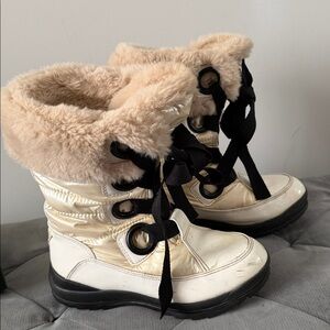Guess beige & Black Winter Boots with Faux Fur
